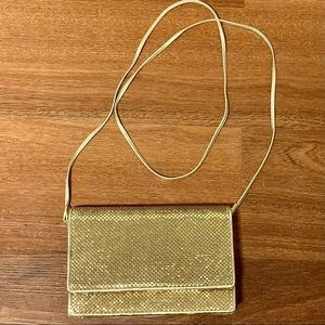 Glamorous 1980s Whiting & Davis gold mesh & leather convertible crossbody/clutch